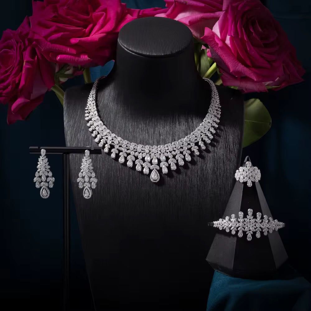 طقم زريكون فاخر مطلي بالذهب الأبيض – فخامة تلامس بشرتك برقة