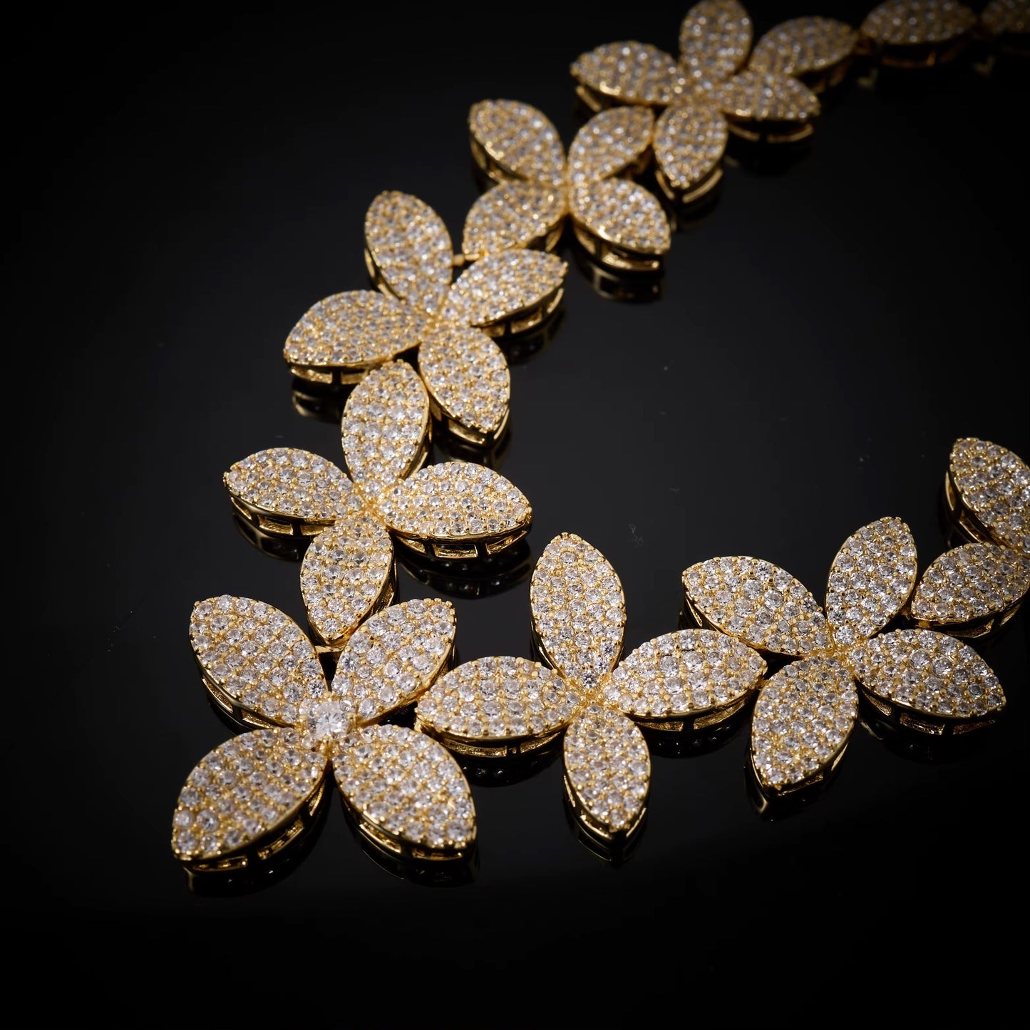 مجوهرات الزركونيا الفاخرة: دقة الماس | مطلية بالفضة عالية الجودة ومضادة للحساسية