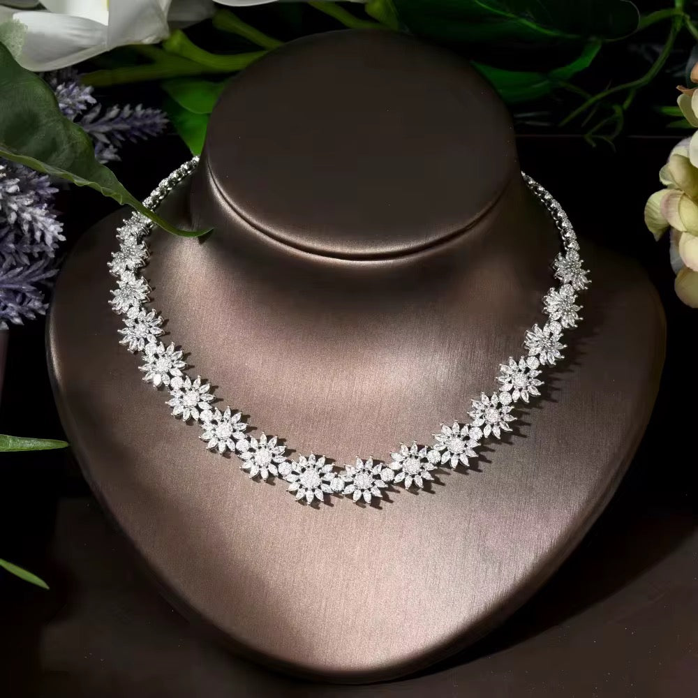 طقم زركون فاخر مطلي بالذهب الأبيض - بريق وأناقة دائمين