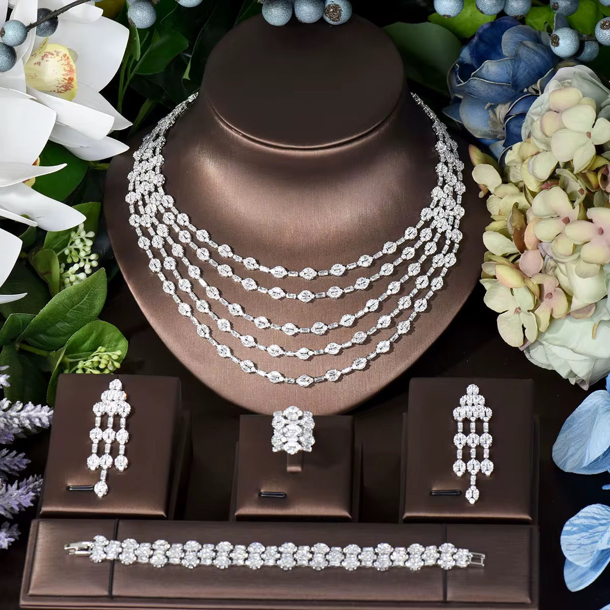 طقم زيركون فاخر "دقة ألماس" | مطلي بالذهب الأبيض وآمن على البشرة