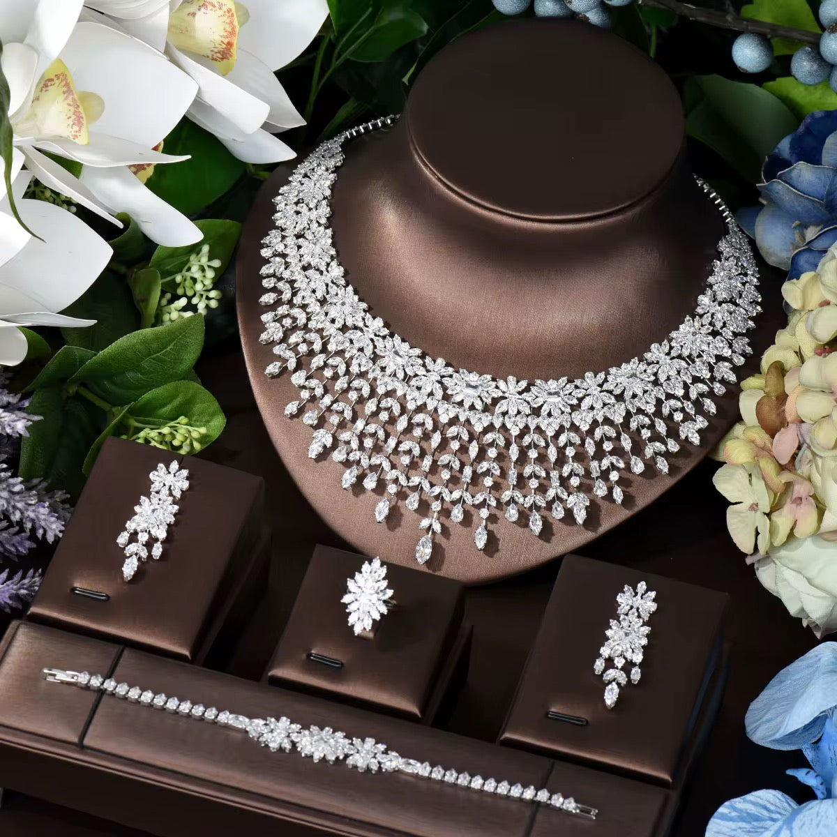 طقم مجوهرات زريكون فاخر مطلي بالذهب الأبيض - آمن للبشرة الحساسة