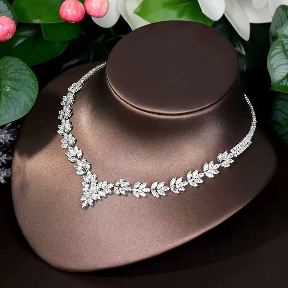 طقم زريكون فاخر وآمن - مطلي بالذهب الأبيض