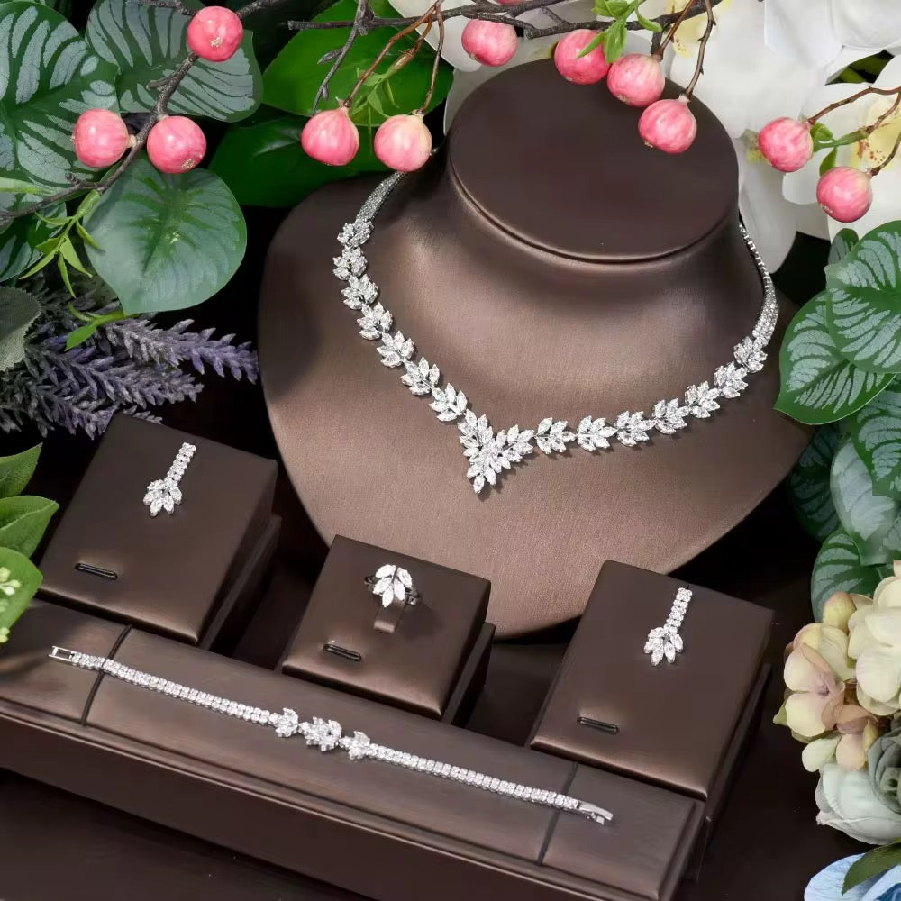 طقم زريكون فاخر وآمن - مطلي بالذهب الأبيض