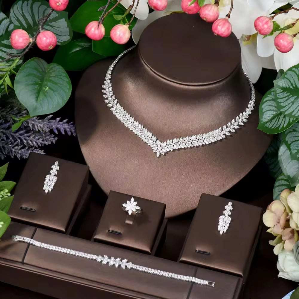 طقم زريكون فاخر مطلي بالذهب الأبيض (آمن للبشرة الحساسة)