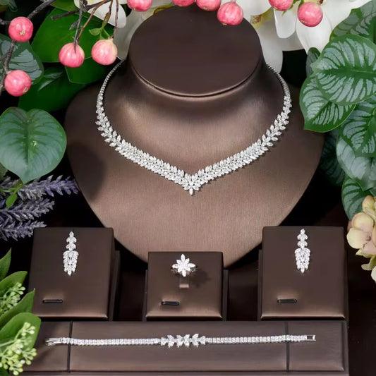 طقم زريكون فاخر مطلي بالذهب الأبيض (آمن للبشرة الحساسة)