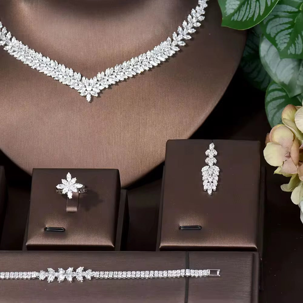 طقم زريكون فاخر مطلي بالذهب الأبيض (آمن للبشرة الحساسة)