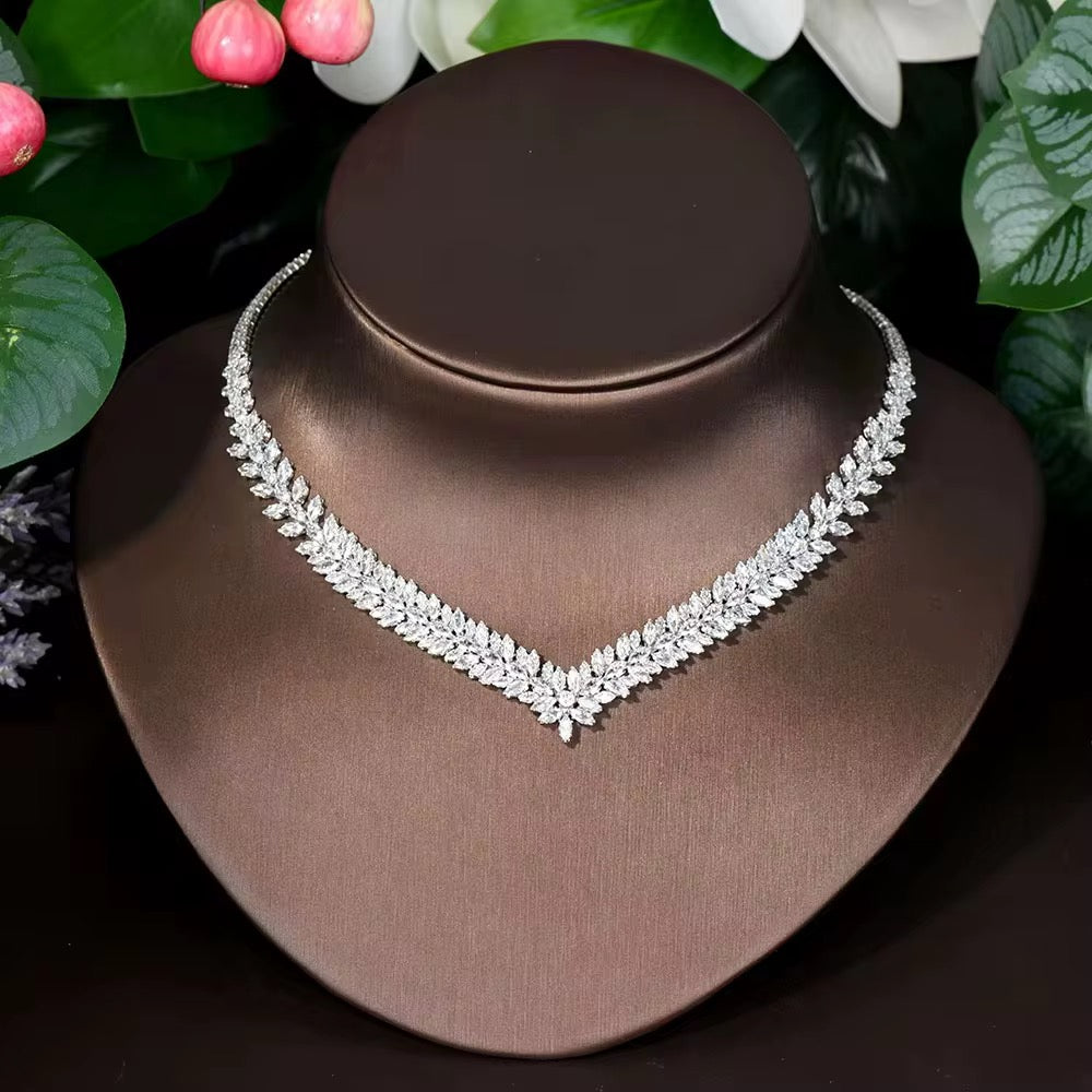 طقم زريكون فاخر مطلي بالذهب الأبيض (آمن للبشرة الحساسة)