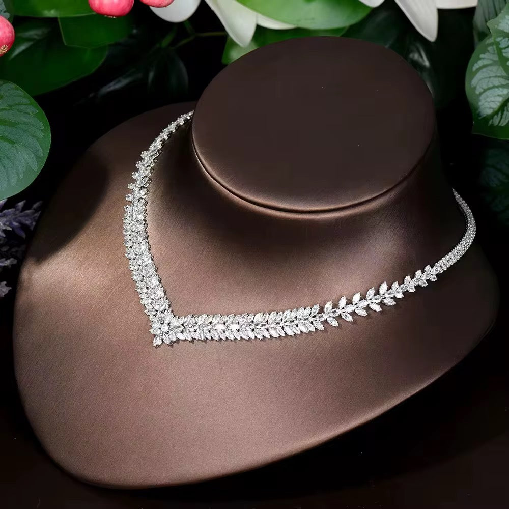 طقم زريكون فاخر مطلي بالذهب الأبيض (آمن للبشرة الحساسة)