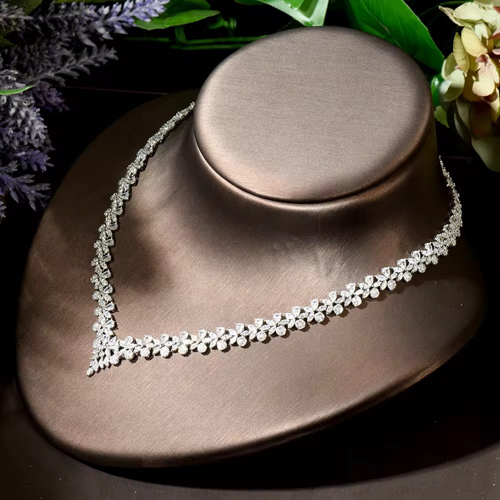 طقم زريكون فاخر مطلي بالذهب الأبيض (آمن للبشرة الحساسة)