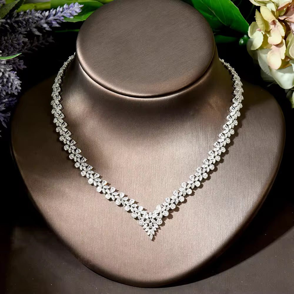 طقم زريكون فاخر مطلي بالذهب الأبيض (آمن للبشرة الحساسة)