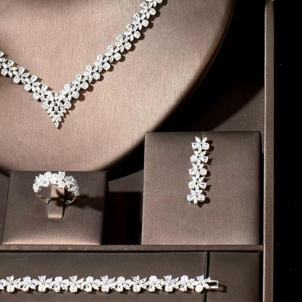 طقم زريكون فاخر مطلي بالذهب الأبيض (آمن للبشرة الحساسة)