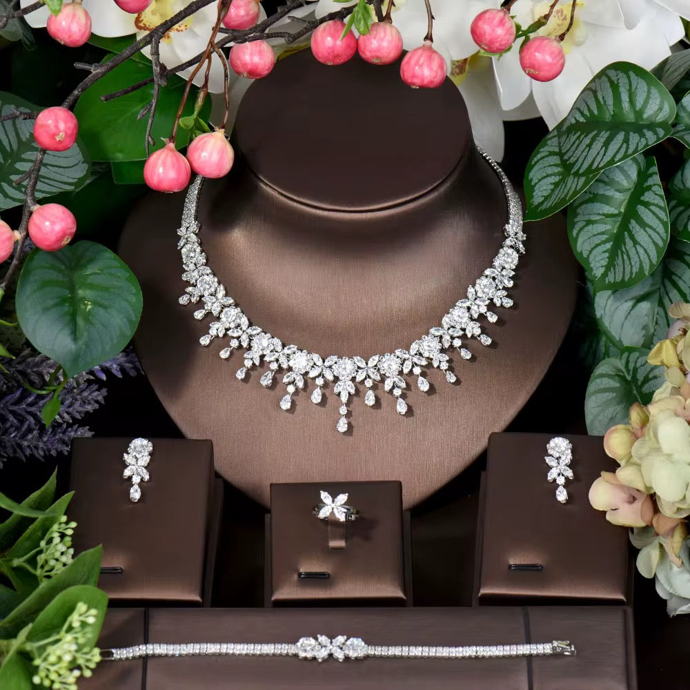 طقم زريكون فاخر مطلي بالذهب الأبيض (آمن للبشرة الحساسة)