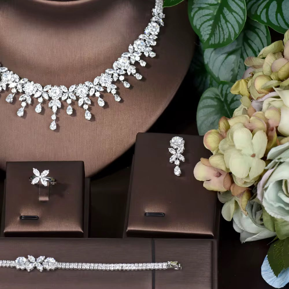 طقم زريكون فاخر مطلي بالذهب الأبيض (آمن للبشرة الحساسة)