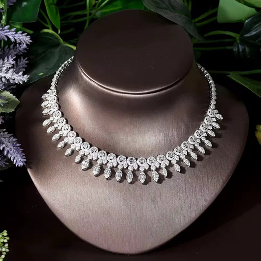 طقم زركون فاخر مطلي بالذهب الأبيض