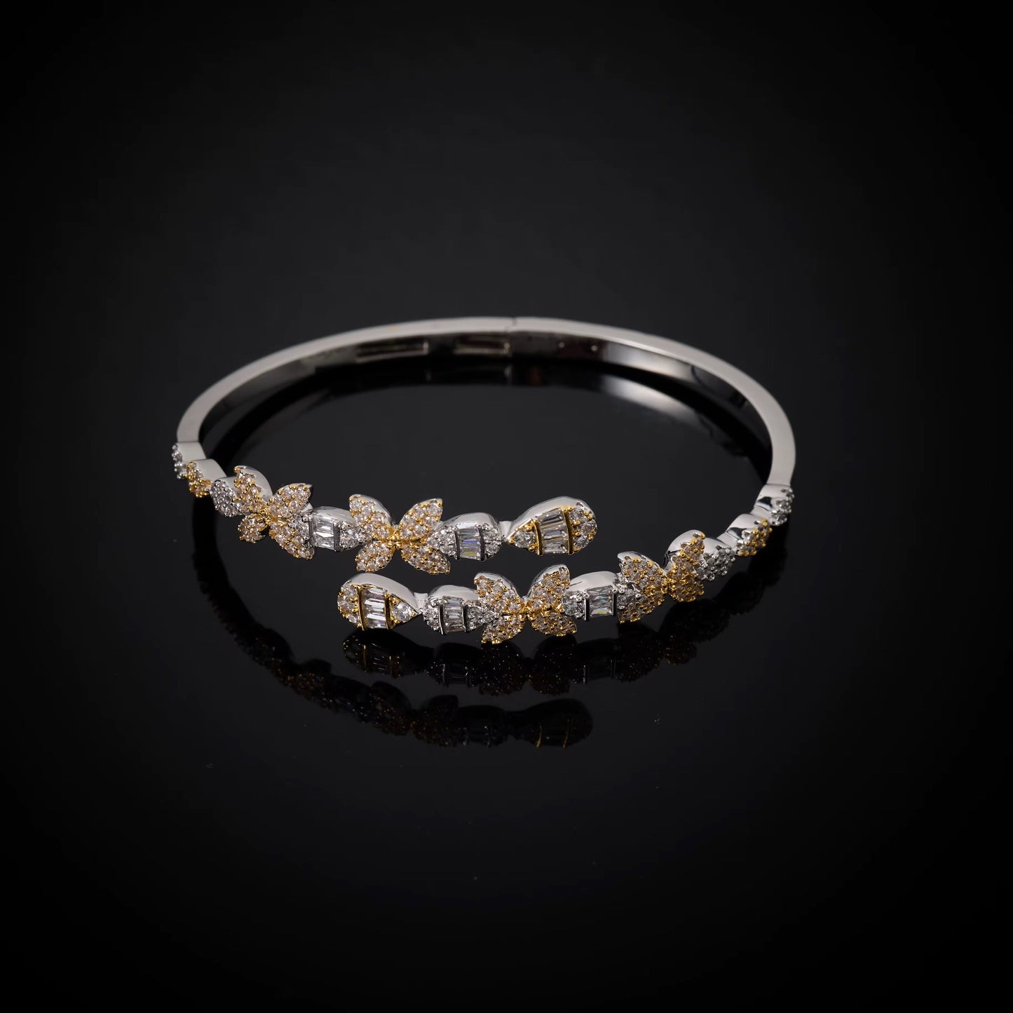 طقم زفاف فاخر من الزركونيا المضادة للحساسية | طقم زركونيا من 4 قطع مطلي بالروديوم والذهب (خالي من النيكل)