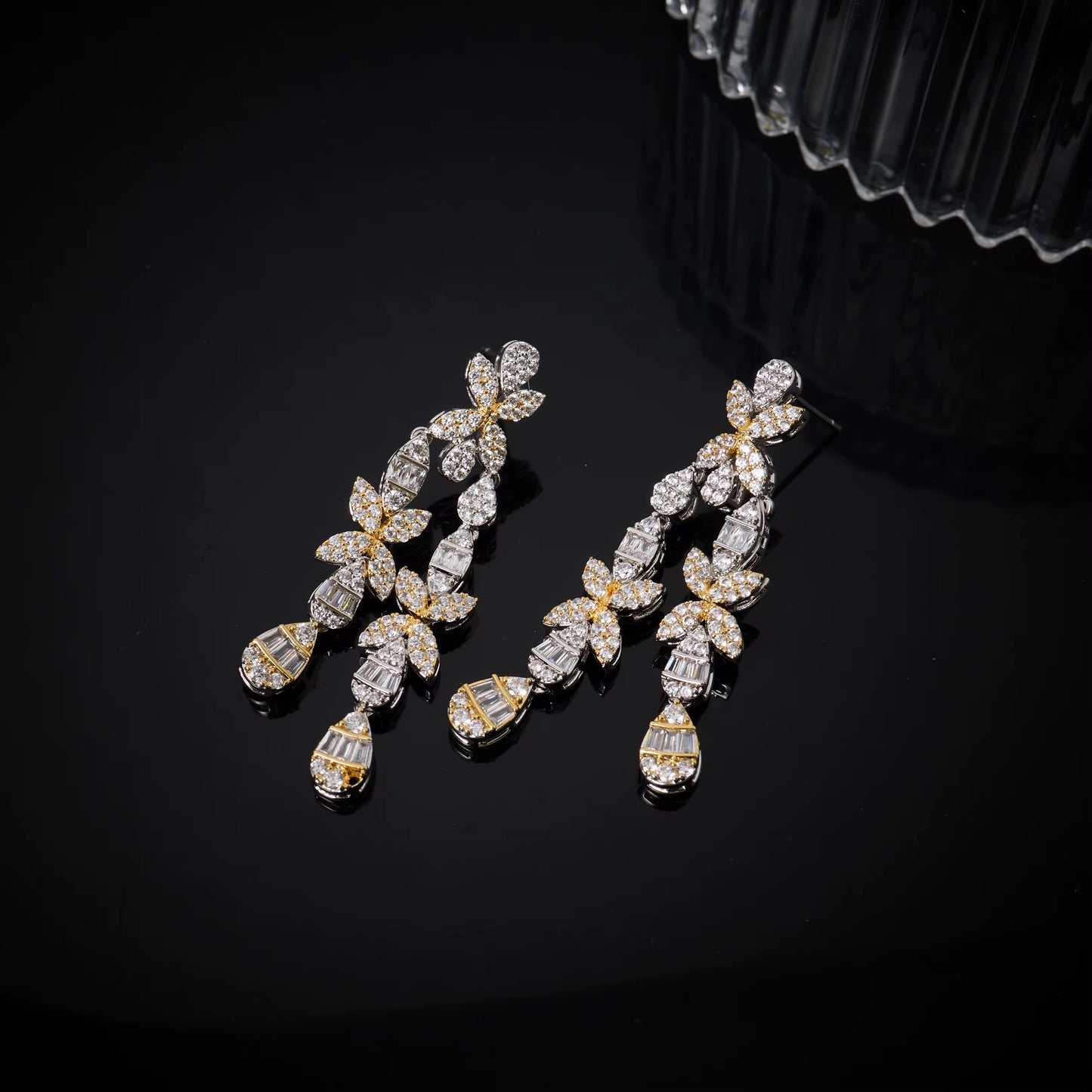 طقم زفاف فاخر من الزركونيا المضادة للحساسية | طقم زركونيا من 4 قطع مطلي بالروديوم والذهب (خالي من النيكل)