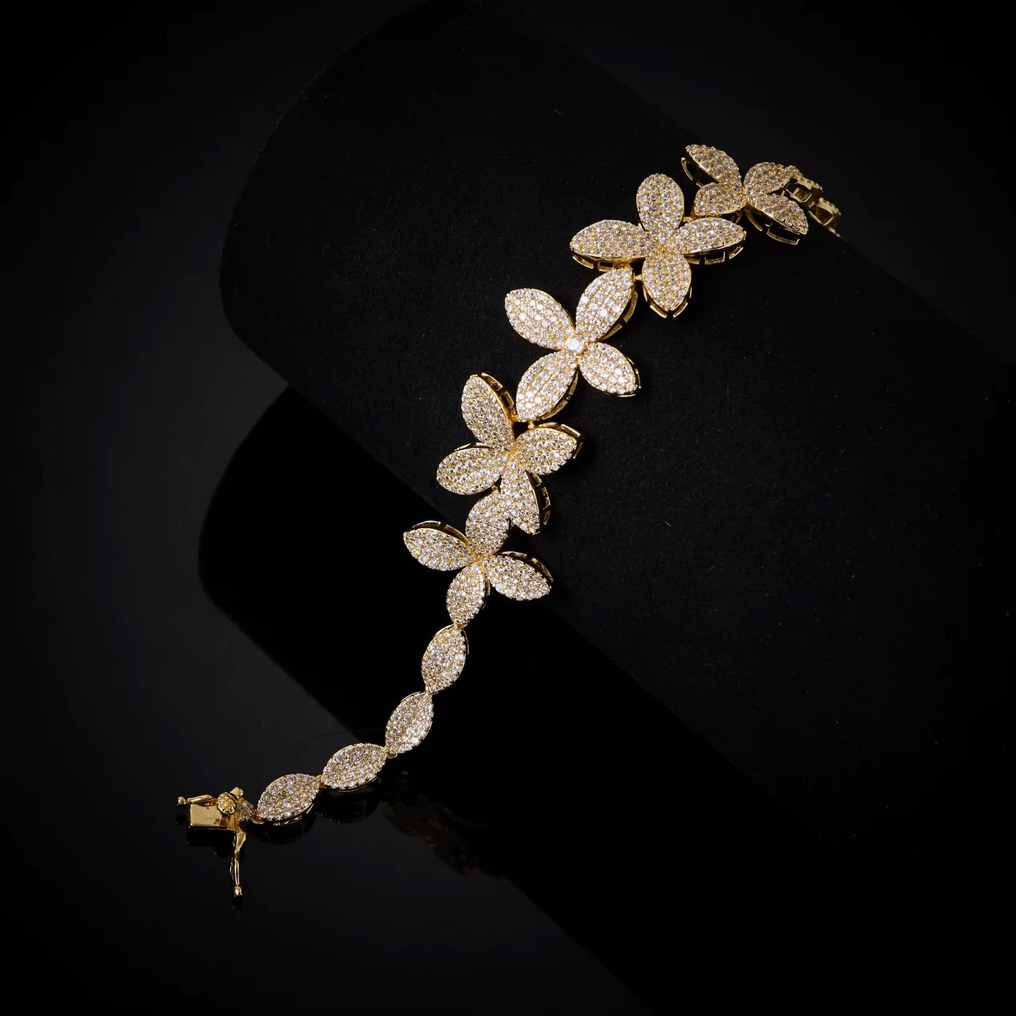 مجوهرات الزركونيا الفاخرة: دقة الماس | مطلية بالفضة عالية الجودة ومضادة للحساسية