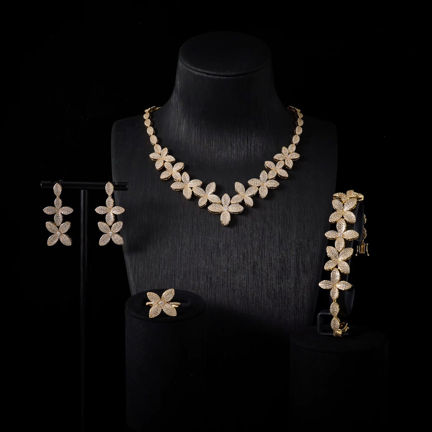 مجوهرات الزركونيا الفاخرة: دقة الماس | مطلية بالفضة عالية الجودة ومضادة للحساسية