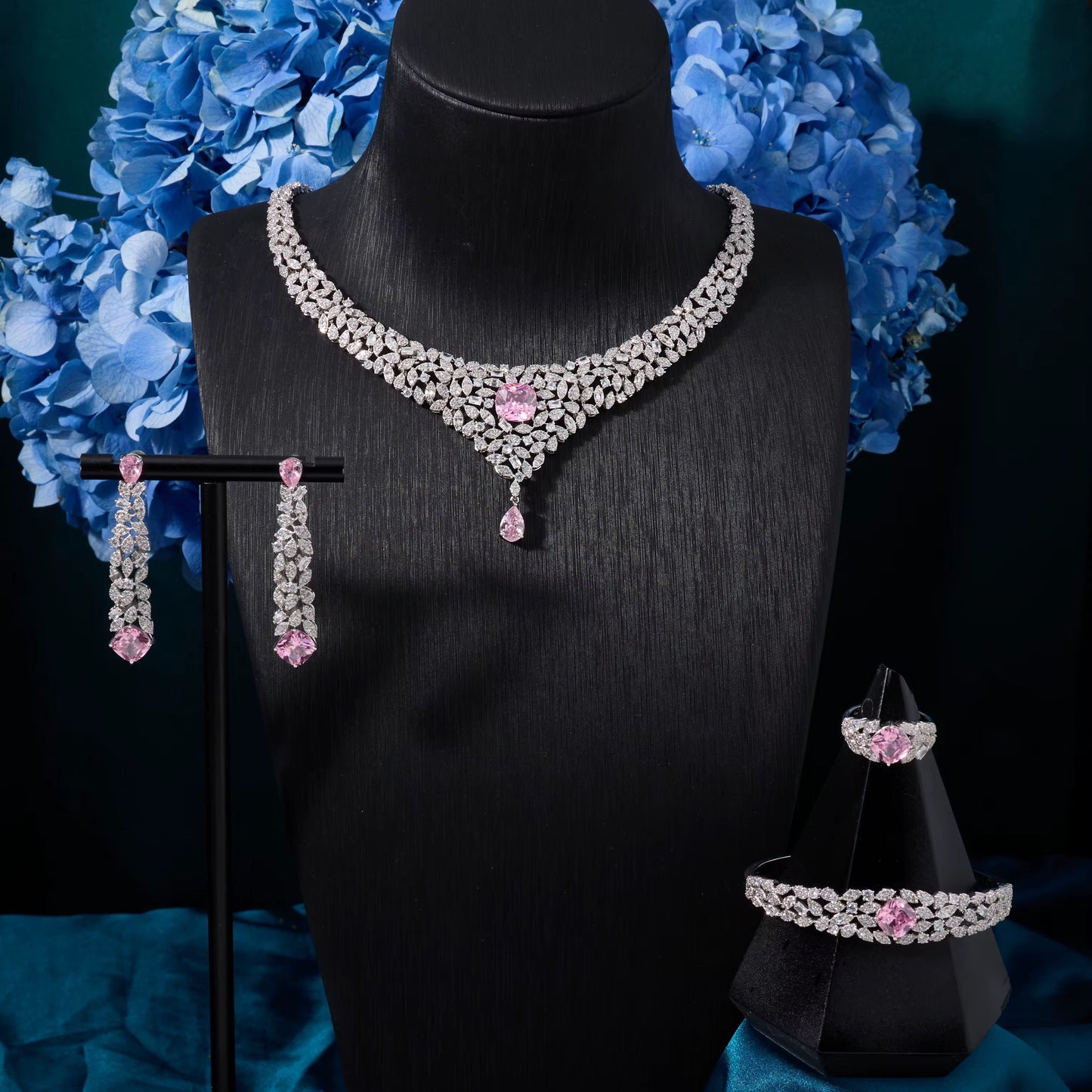 مجوهرات الزركونيا الفاخرة: دقة الماس | مطلية بالفضة عالية الجودة ومضادة للحساسية