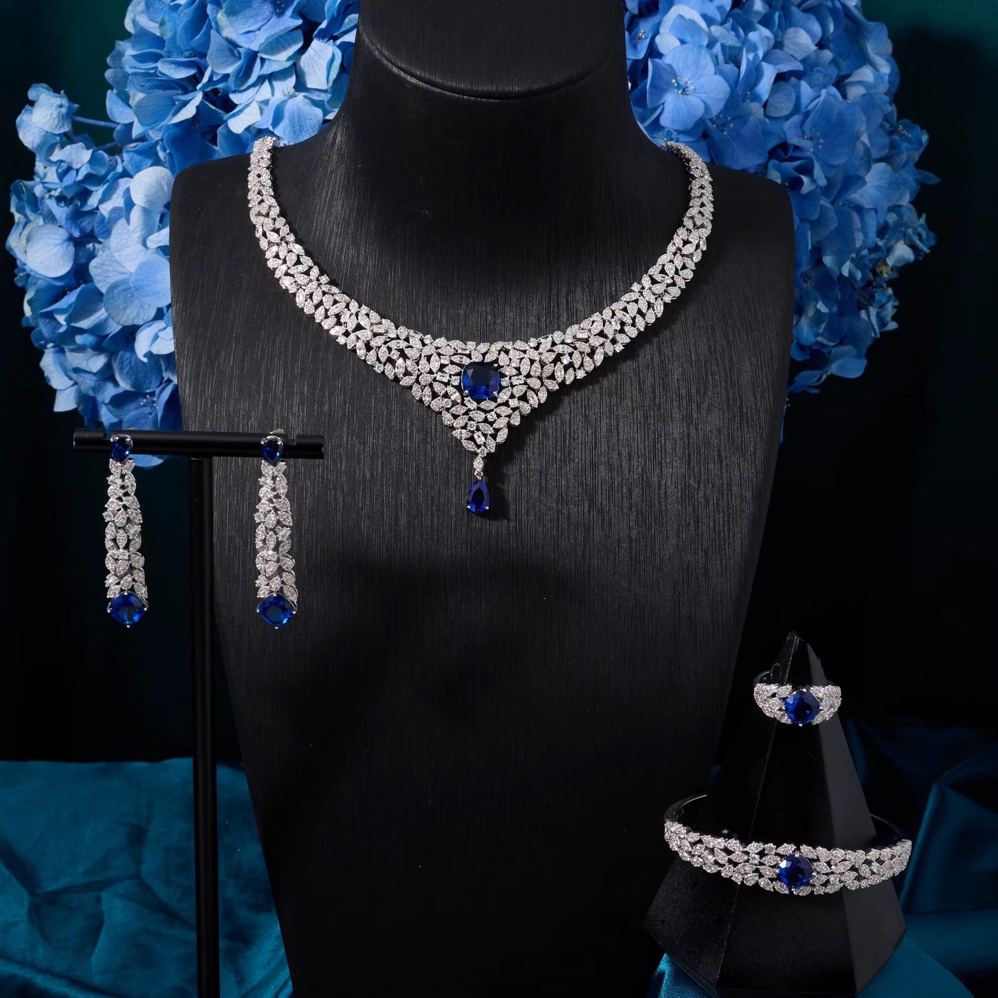 مجوهرات الزركونيا الفاخرة: دقة الماس | مطلية بالفضة عالية الجودة ومضادة للحساسية