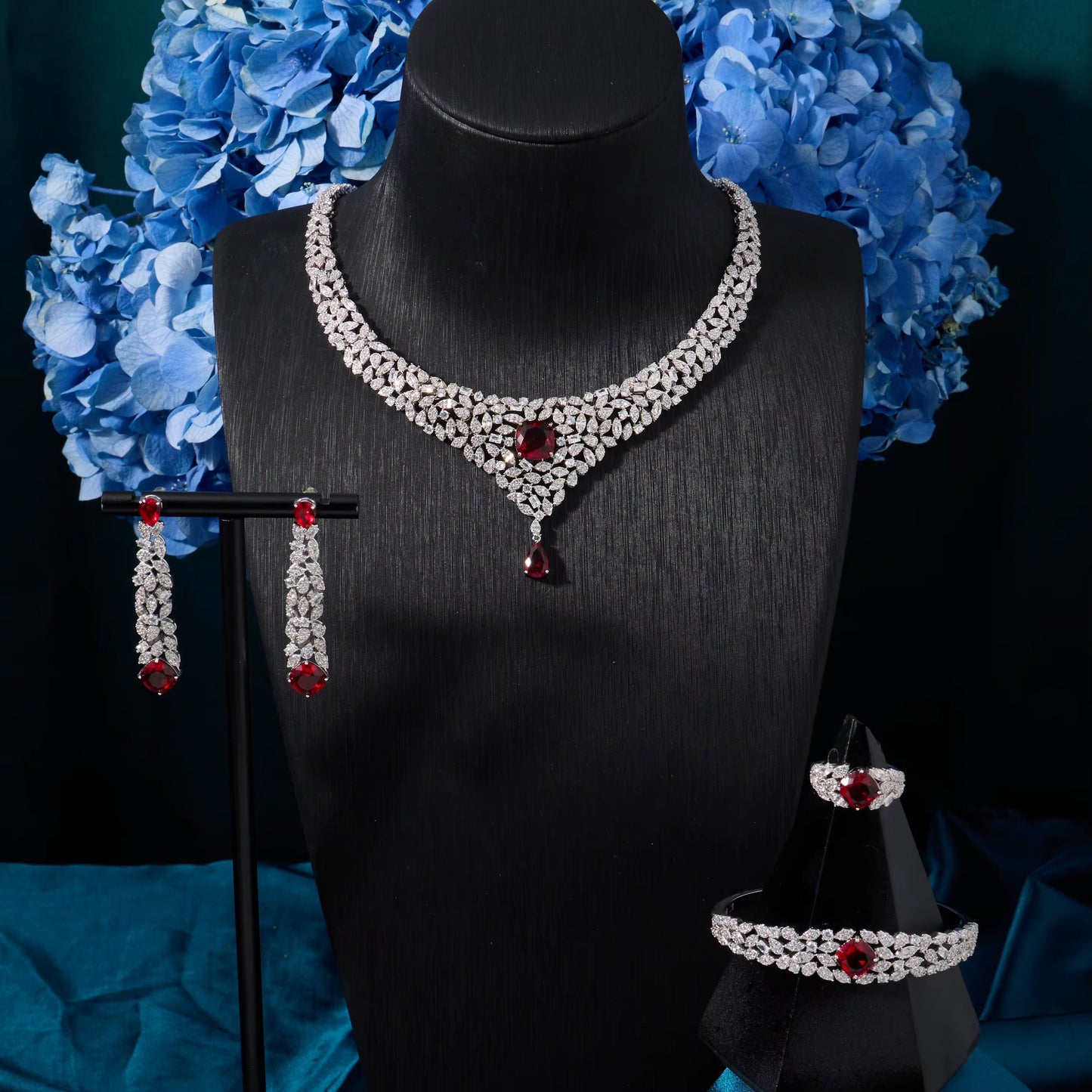 مجوهرات الزركونيا الفاخرة: دقة الماس | مطلية بالفضة عالية الجودة ومضادة للحساسية