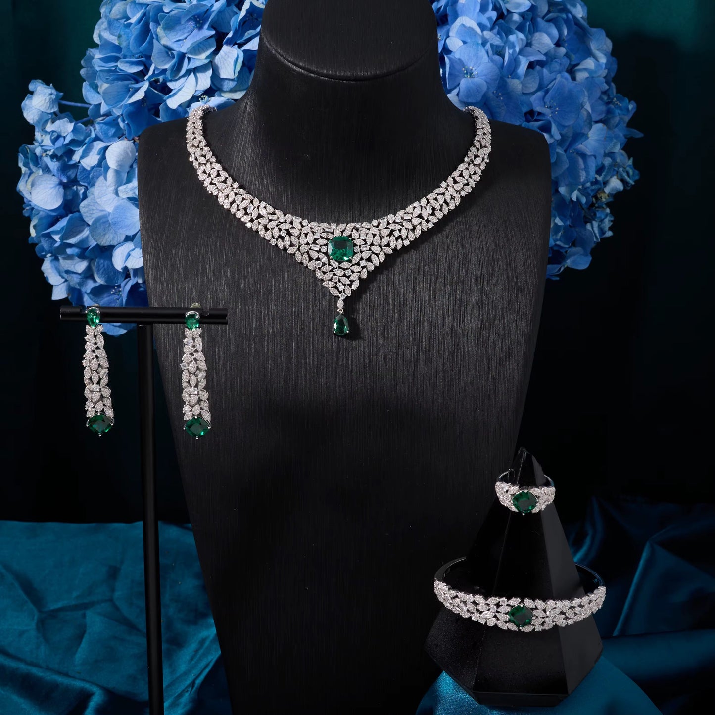 مجوهرات الزركونيا الفاخرة: دقة الماس | مطلية بالفضة عالية الجودة ومضادة للحساسية