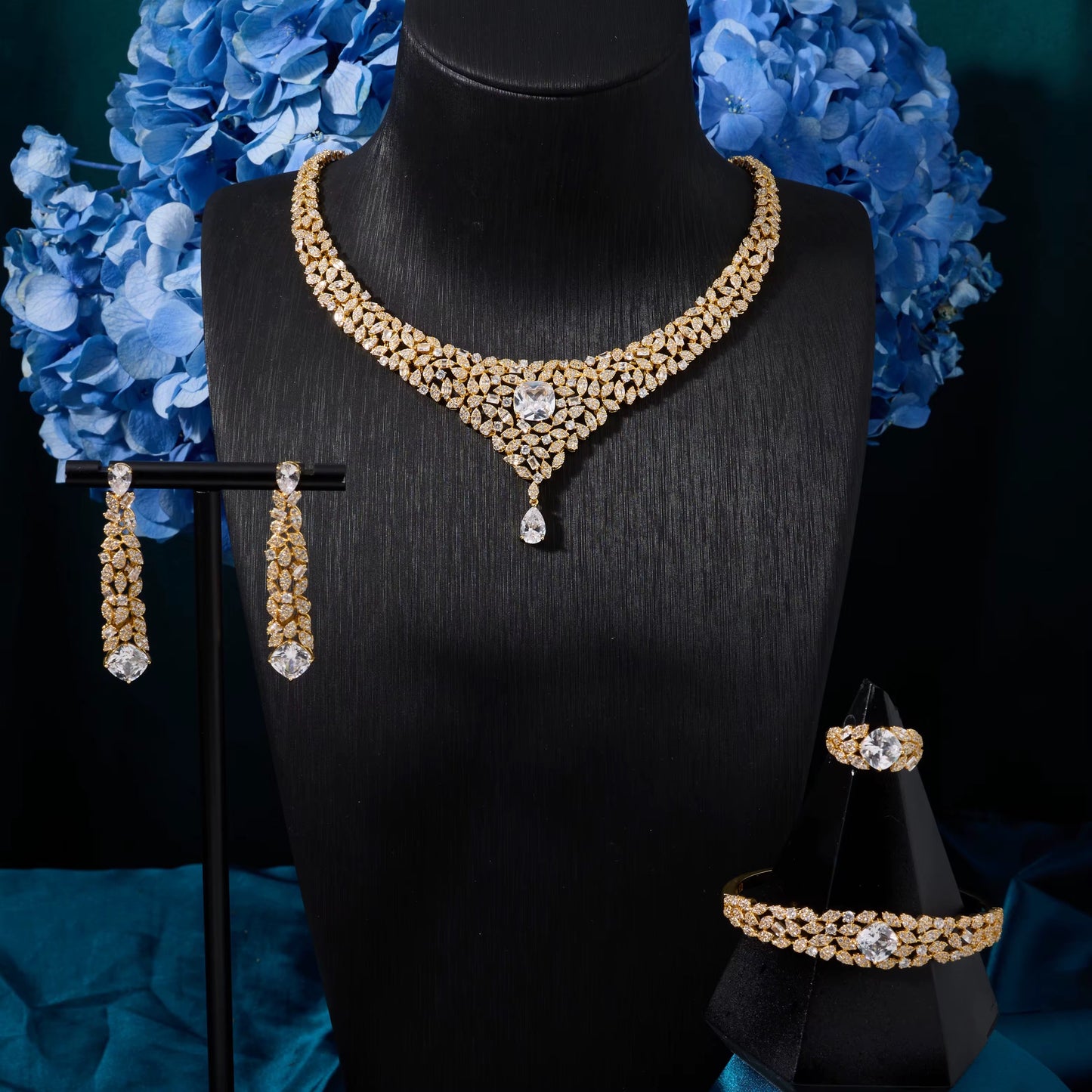 مجوهرات الزركونيا الفاخرة: دقة الماس | مطلية بالفضة عالية الجودة ومضادة للحساسية