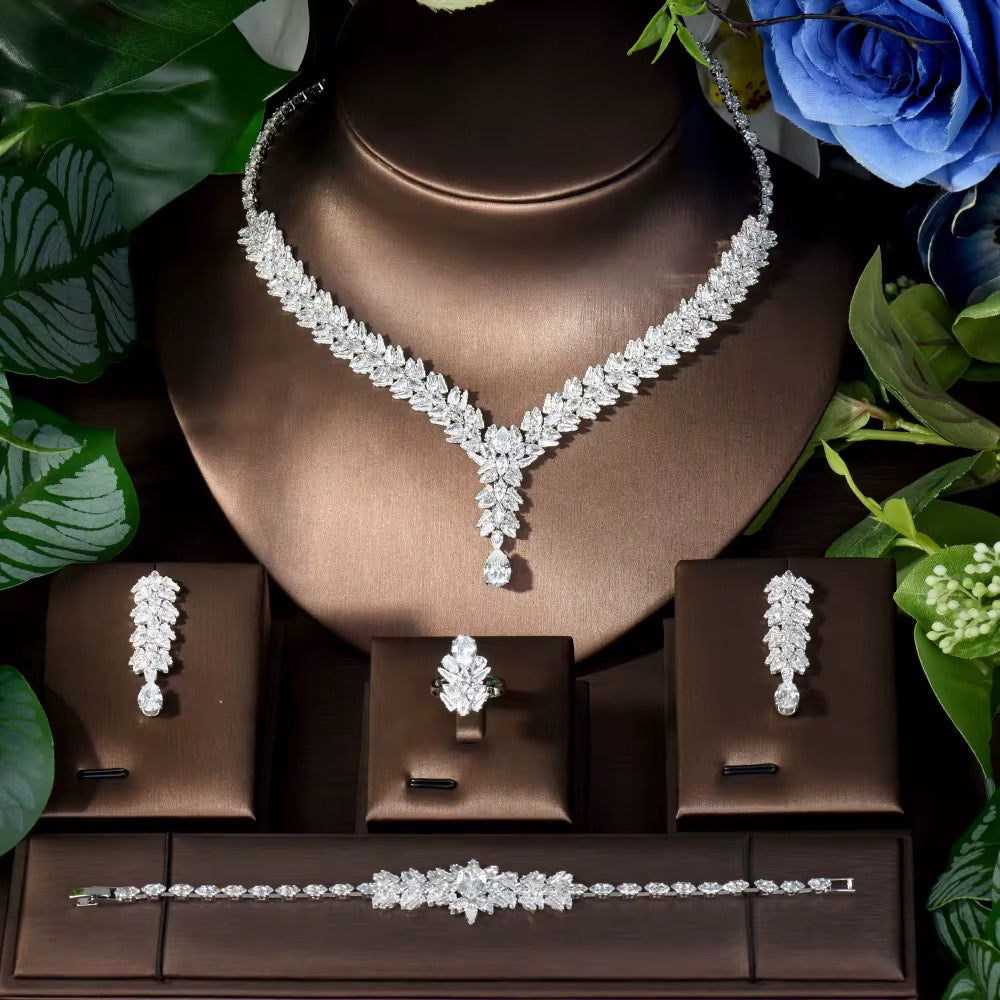 مجوهرات الزركونيا الفاخرة: دقة الألماس، مطلية بالروديوم والذهب الأبيض