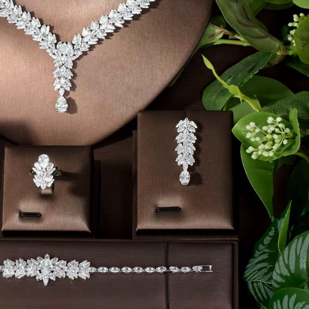 مجوهرات الزركونيا الفاخرة: دقة الألماس، مطلية بالروديوم والذهب الأبيض