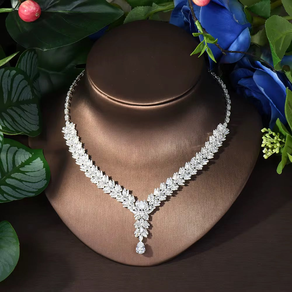 مجوهرات الزركونيا الفاخرة: دقة الألماس، مطلية بالروديوم والذهب الأبيض