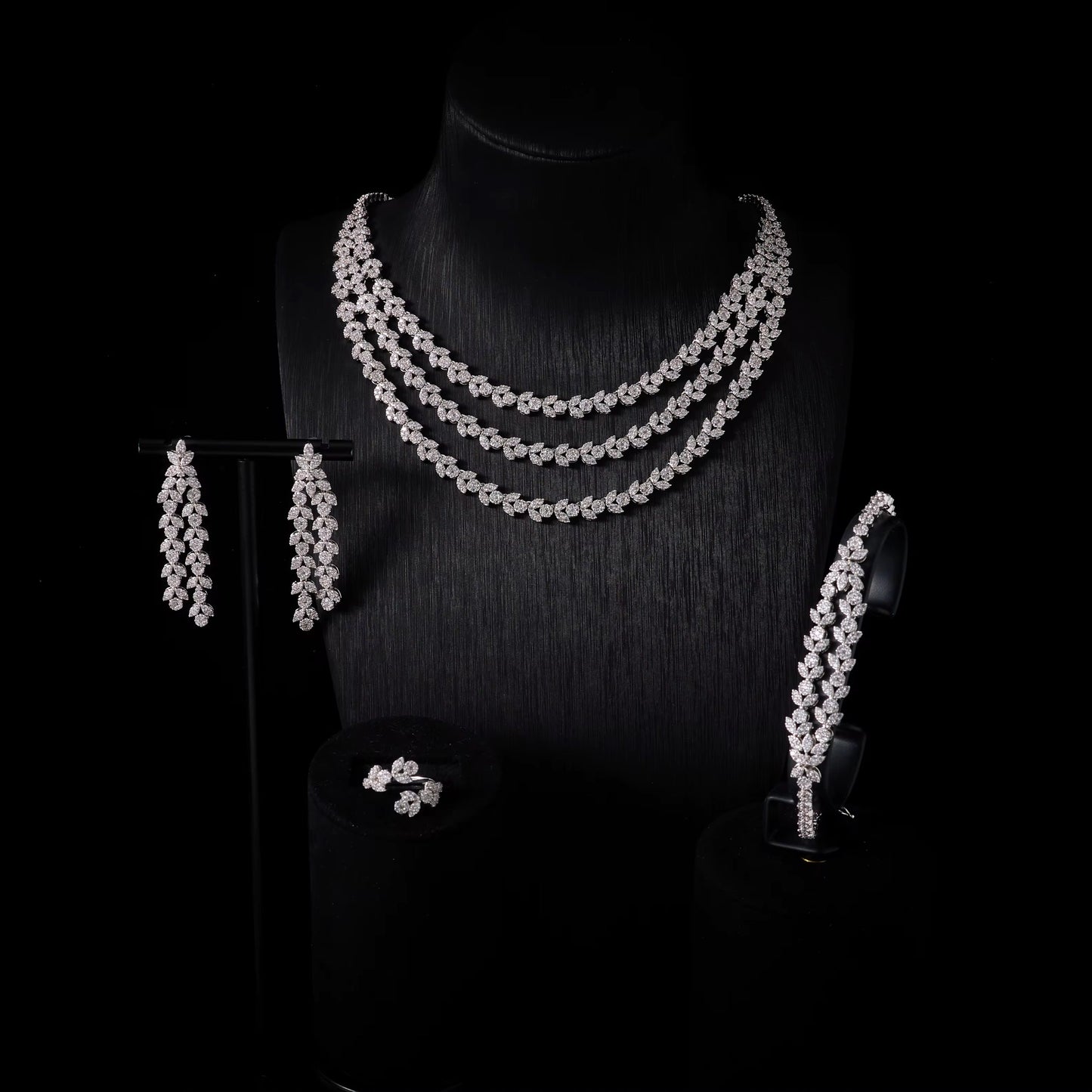 طقم زركون فاخر مطلي بالذهب – بريق يشبه الألماس