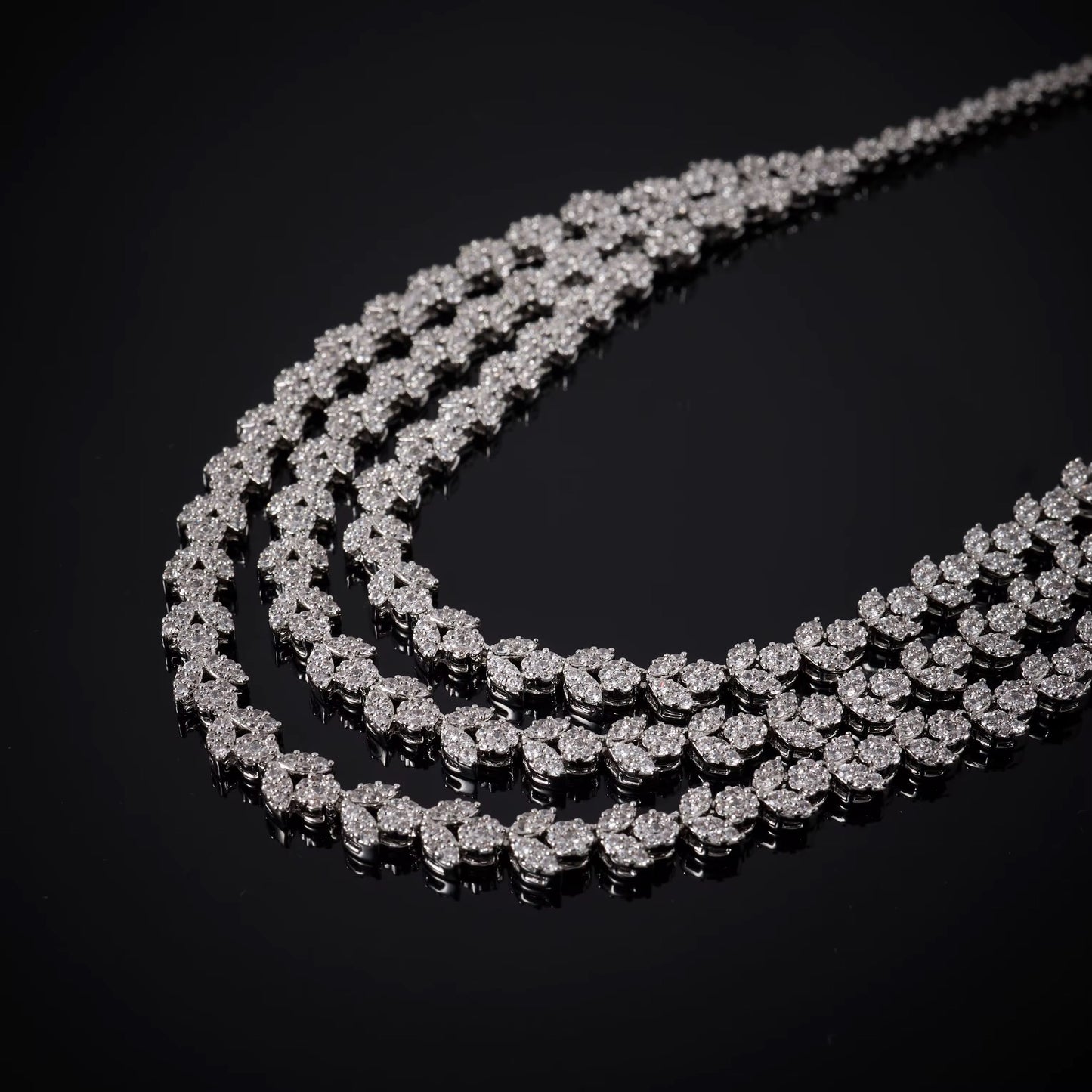 طقم زركون فاخر مطلي بالذهب – بريق يشبه الألماس