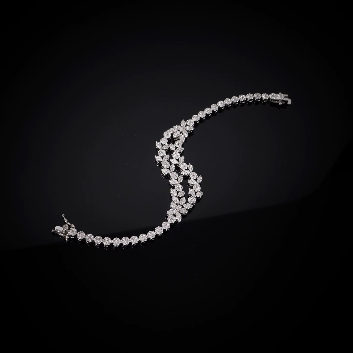 طقم زركون فاخر مطلي بالذهب – بريق يشبه الألماس