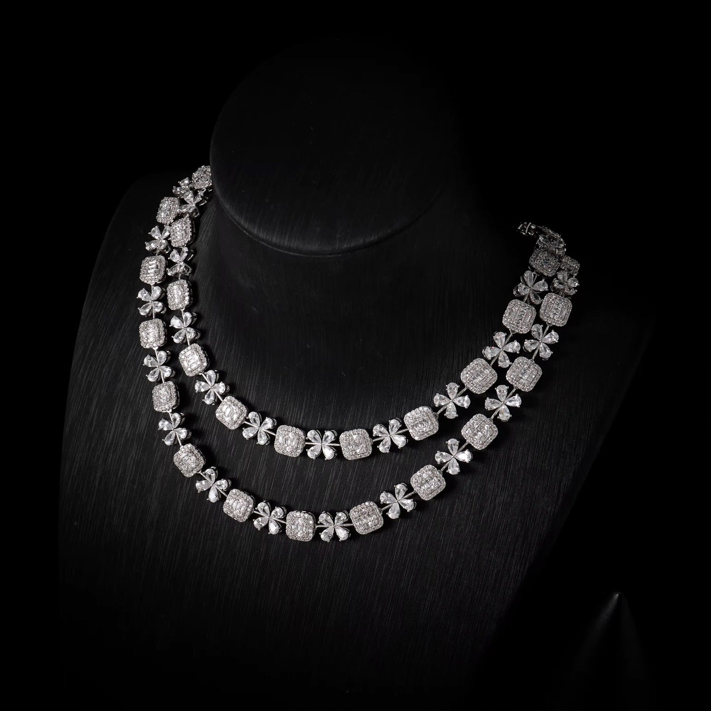 طقم زركون فاخر مطلي بالذهب – بريق وأناقة يدومان