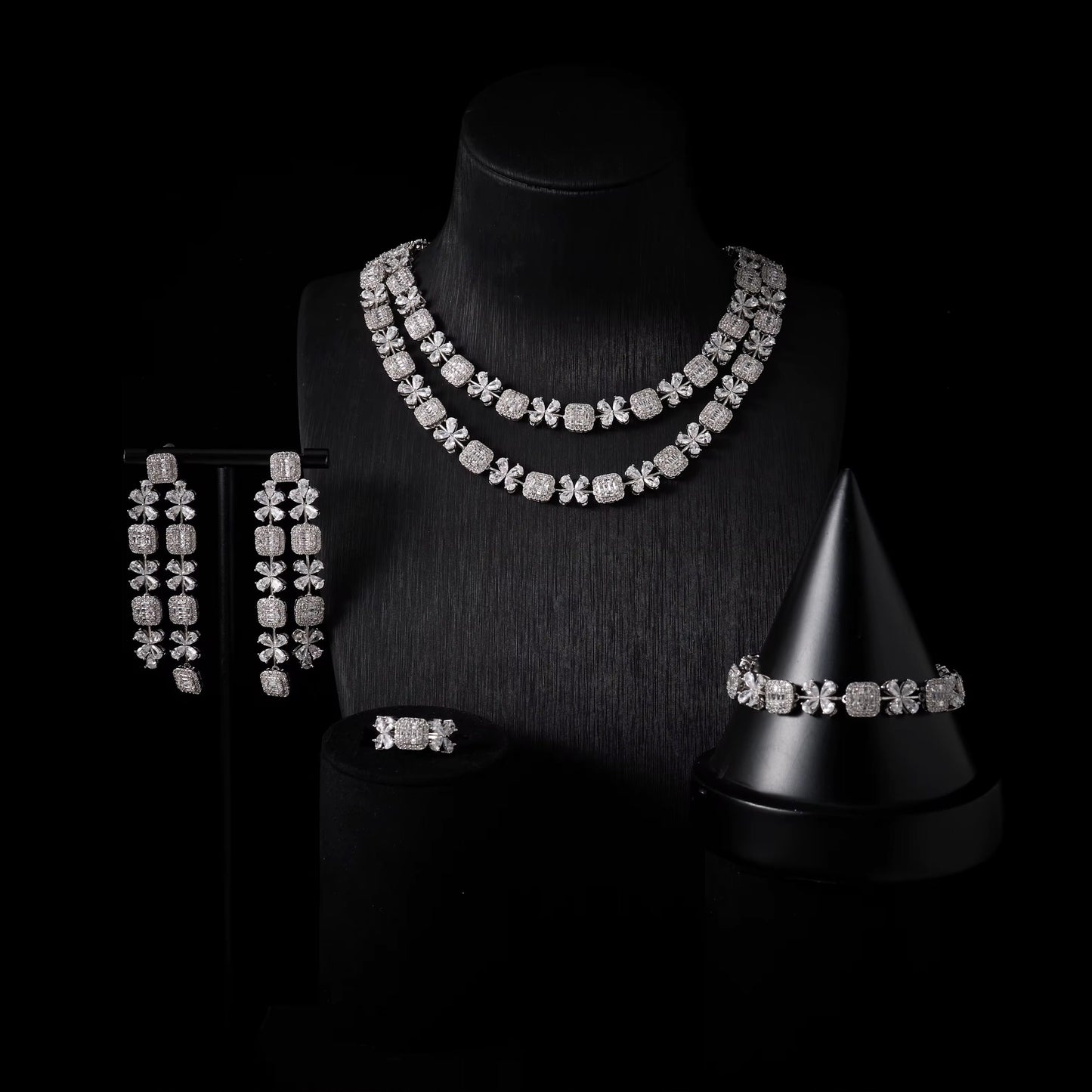 طقم زركون فاخر مطلي بالذهب – بريق وأناقة يدومان