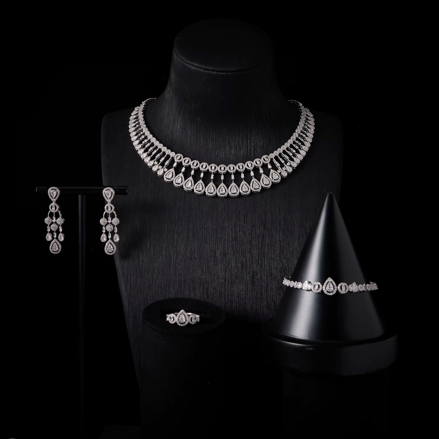 Luxury White Gold Plated Zircon Set – Diamond-Like Brilliance