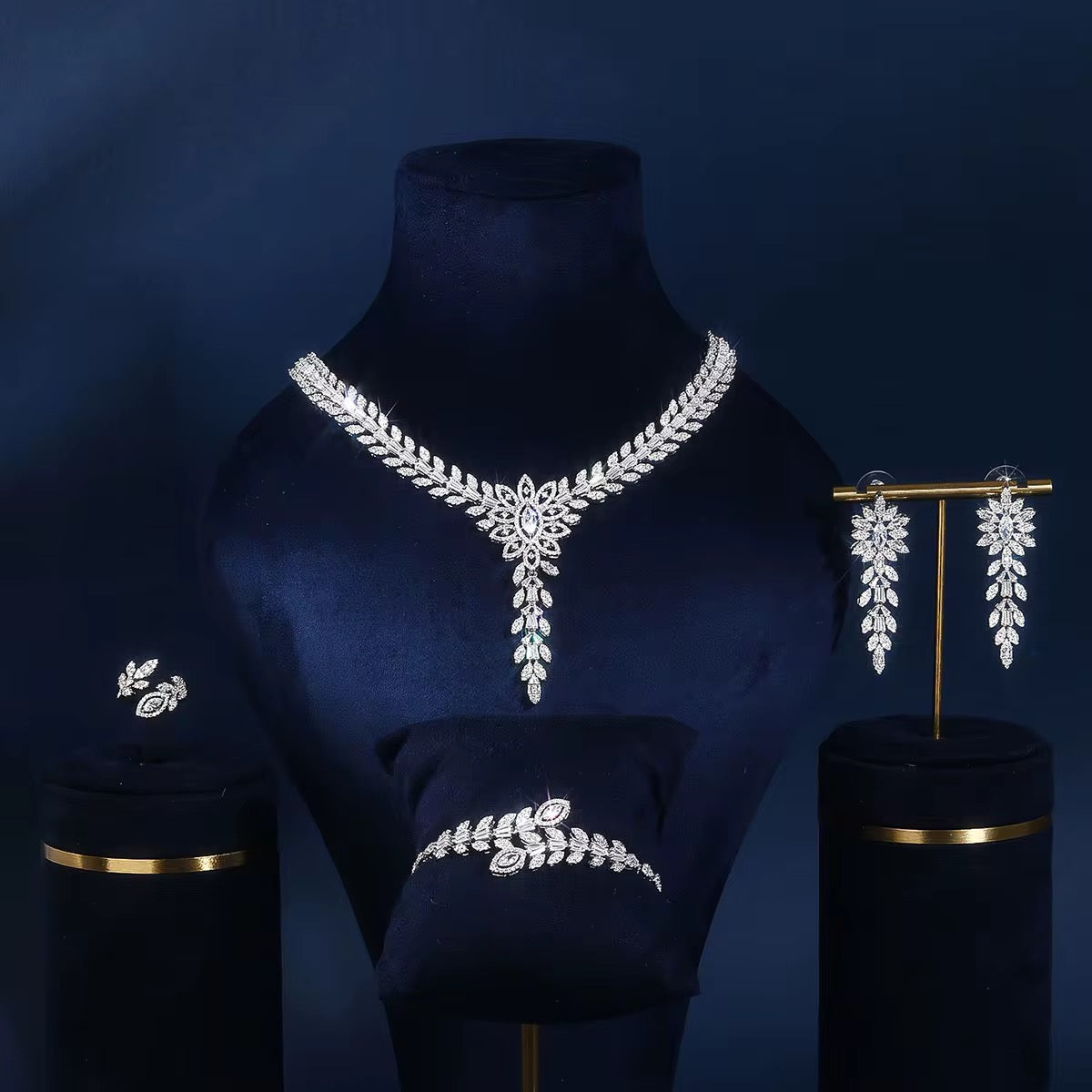 Luxury White Gold Plated Zircon Set – Diamond-Like Brilliance