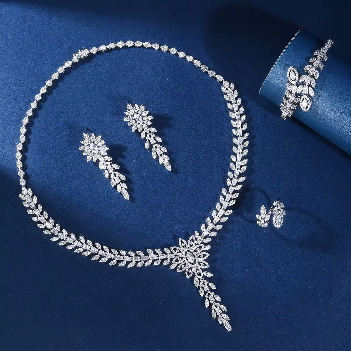 Luxury White Gold Plated Zircon Set – Diamond-Like Brilliance