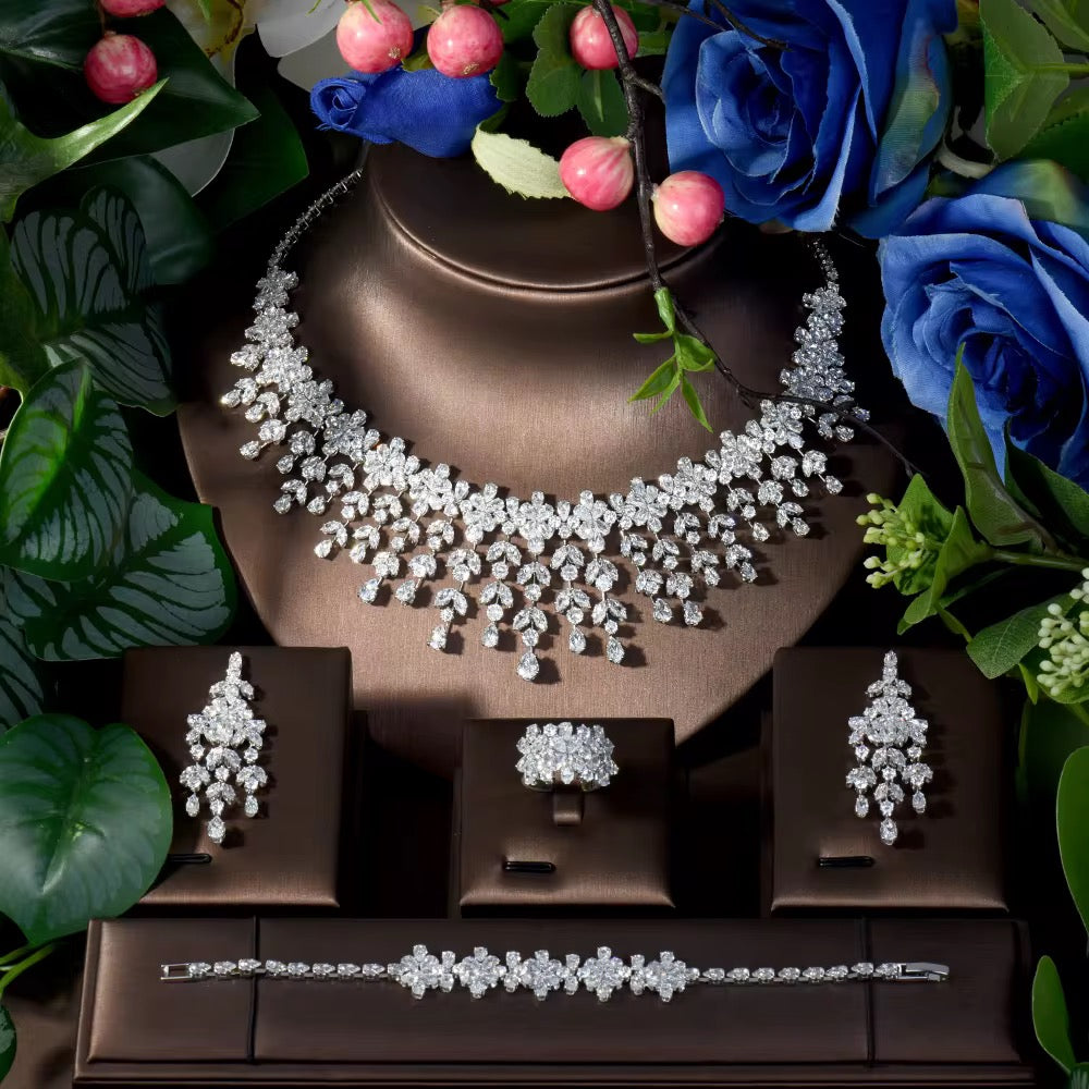 مجوهرات الزركون الفاخرة - قطع يشبه الماس ومطلية بالفضة