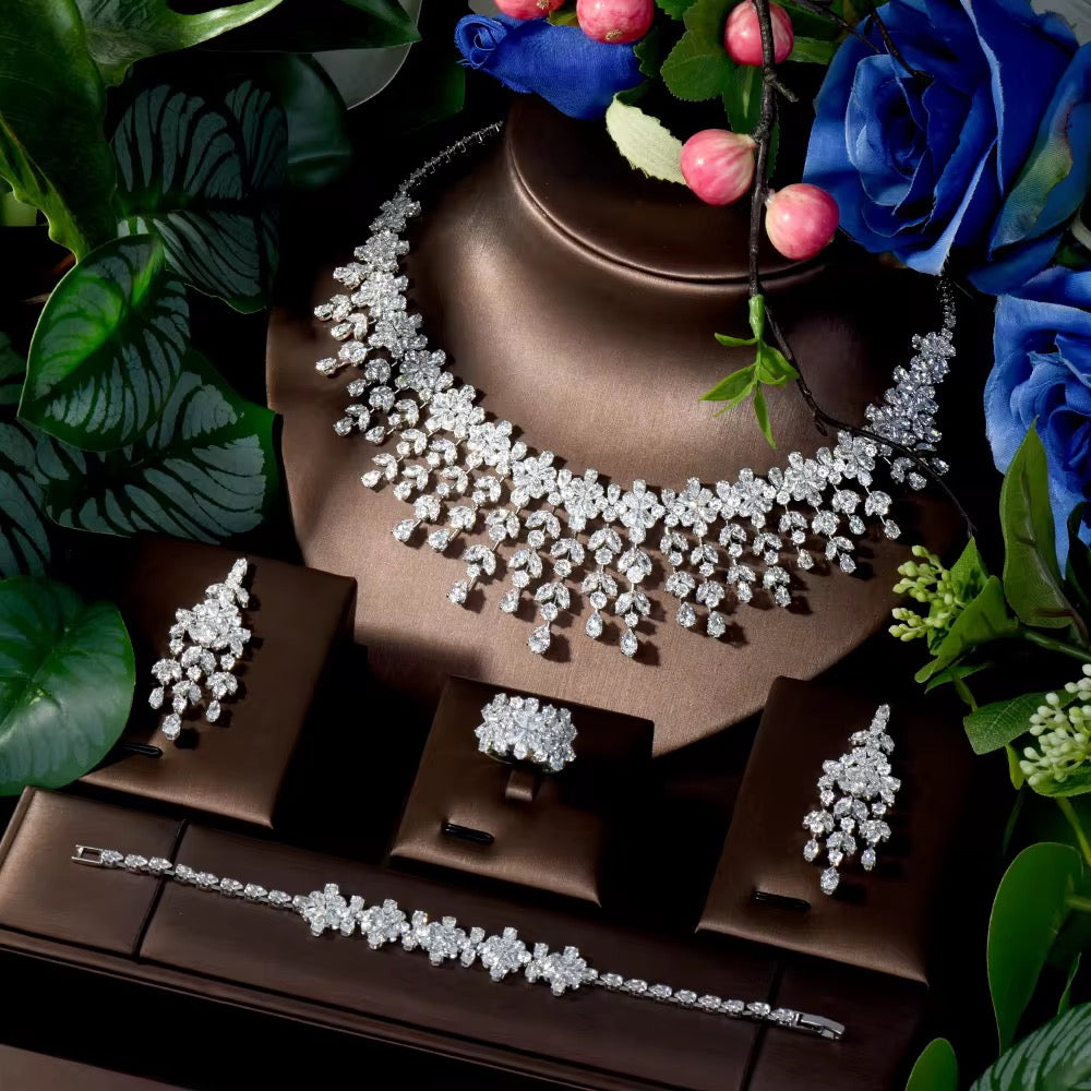 مجوهرات الزركون الفاخرة - قطع يشبه الماس ومطلية بالفضة