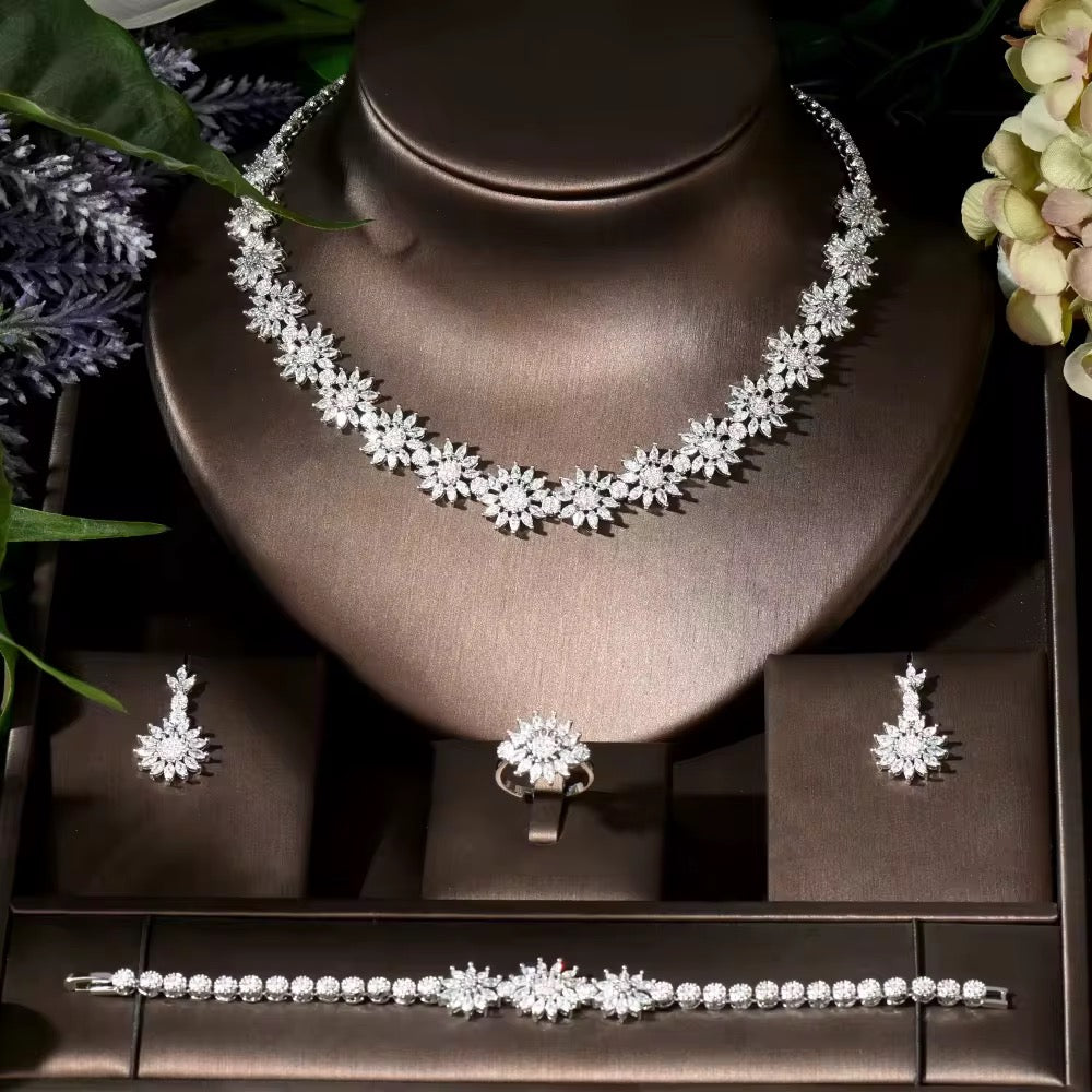 طقم زركون فاخر مطلي بالذهب الأبيض - بريق وأناقة دائمين