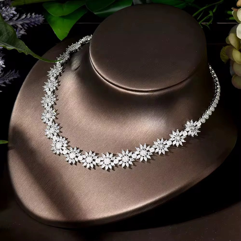 طقم زركون فاخر مطلي بالذهب الأبيض - بريق وأناقة دائمين