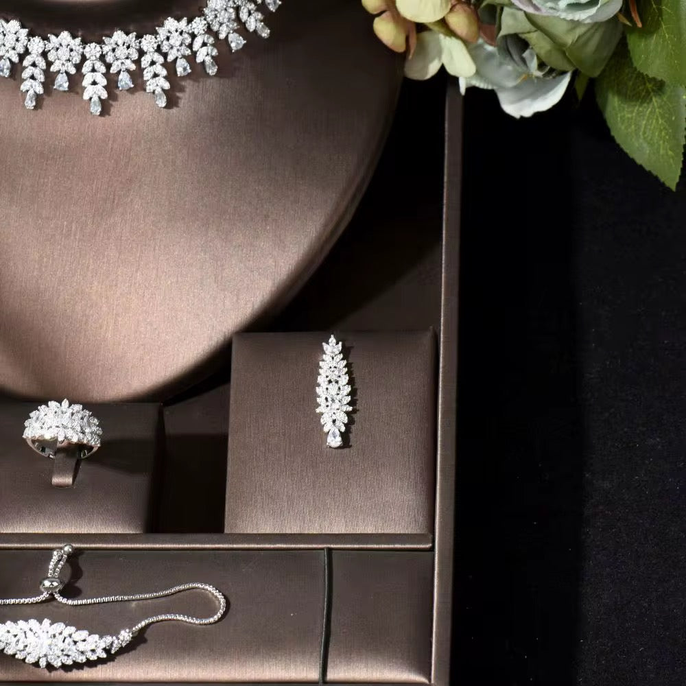 طقم زركون فاخر مطلي بالذهب الأبيض - إشراقة وأناقة تدومان