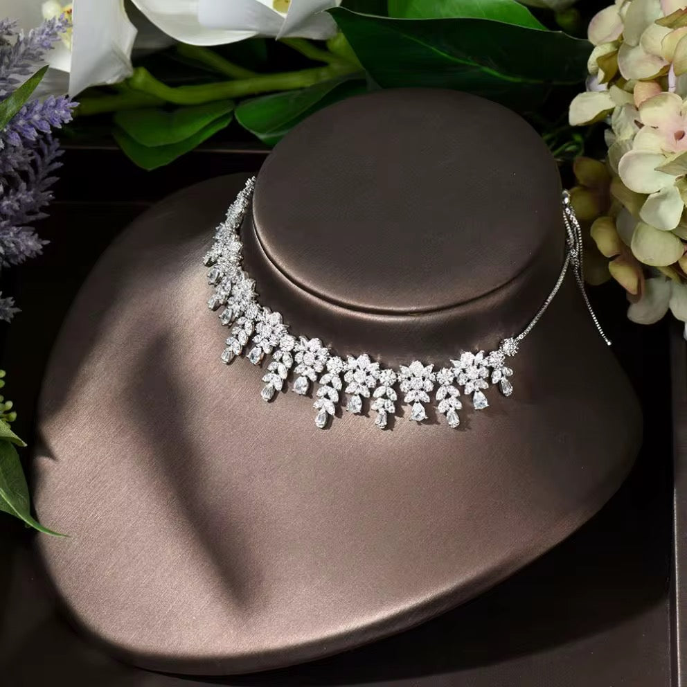 طقم زركون فاخر مطلي بالذهب الأبيض - إشراقة وأناقة تدومان