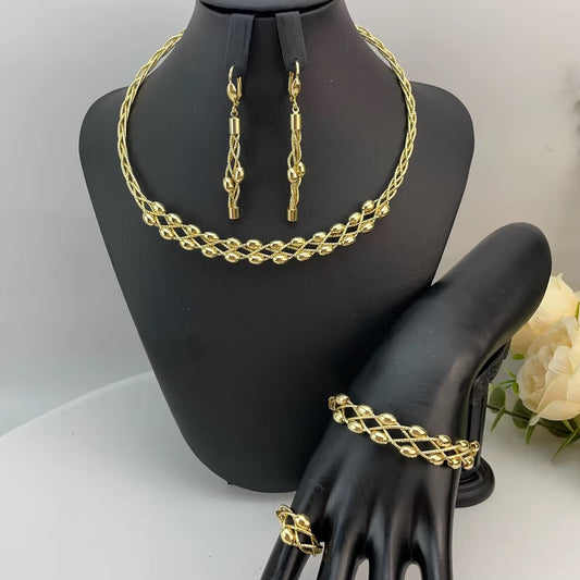 فخامة الذهب الحقيقي: تصميم عصري مطلي بالذهب عيار 18 قيراطًا