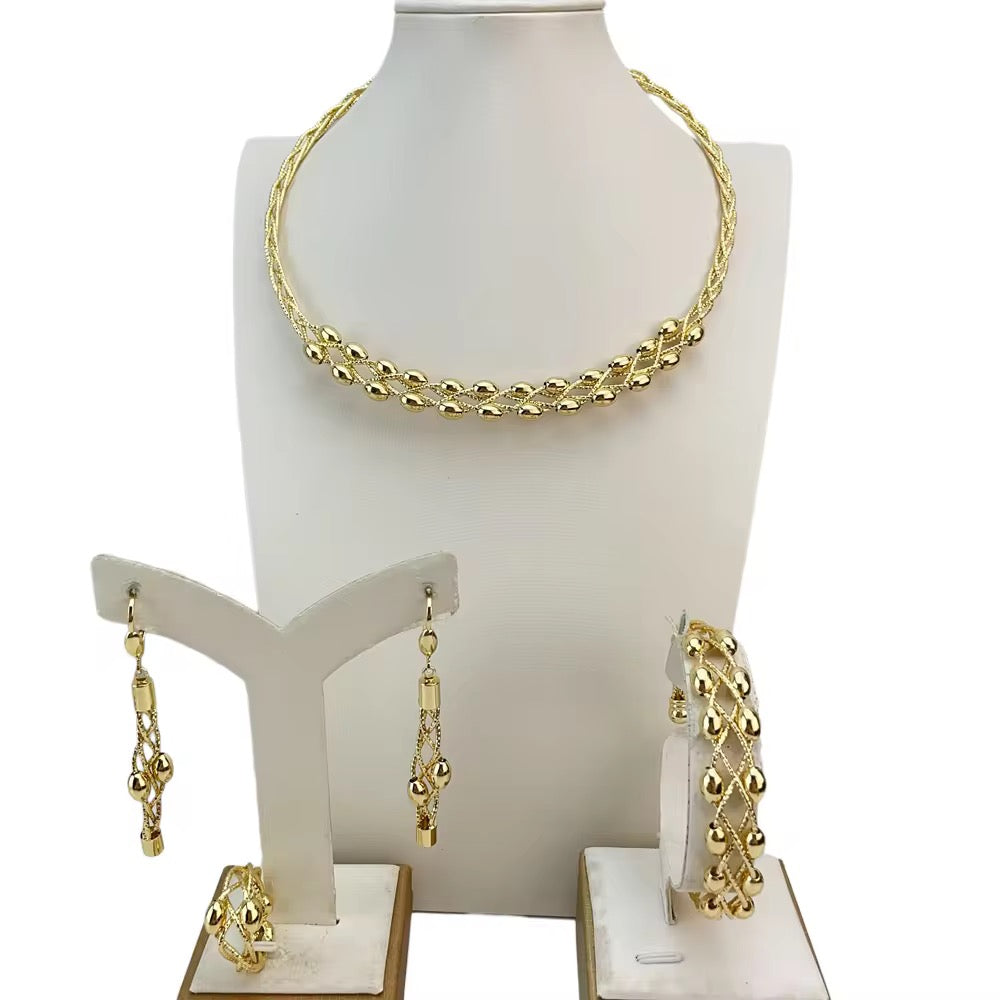 فخامة الذهب الحقيقي: تصميم عصري مطلي بالذهب عيار 18 قيراطًا