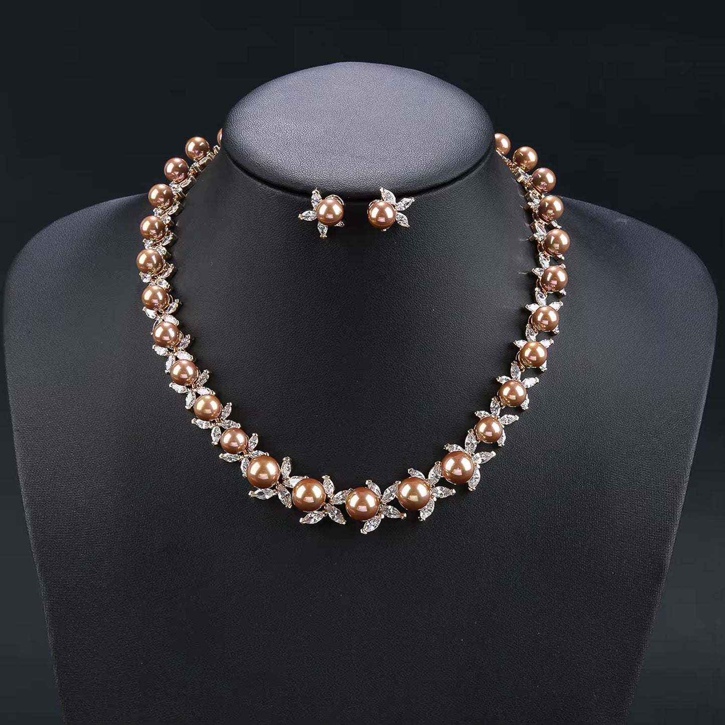 Pearl & Zircon Set with Diamond Brillian