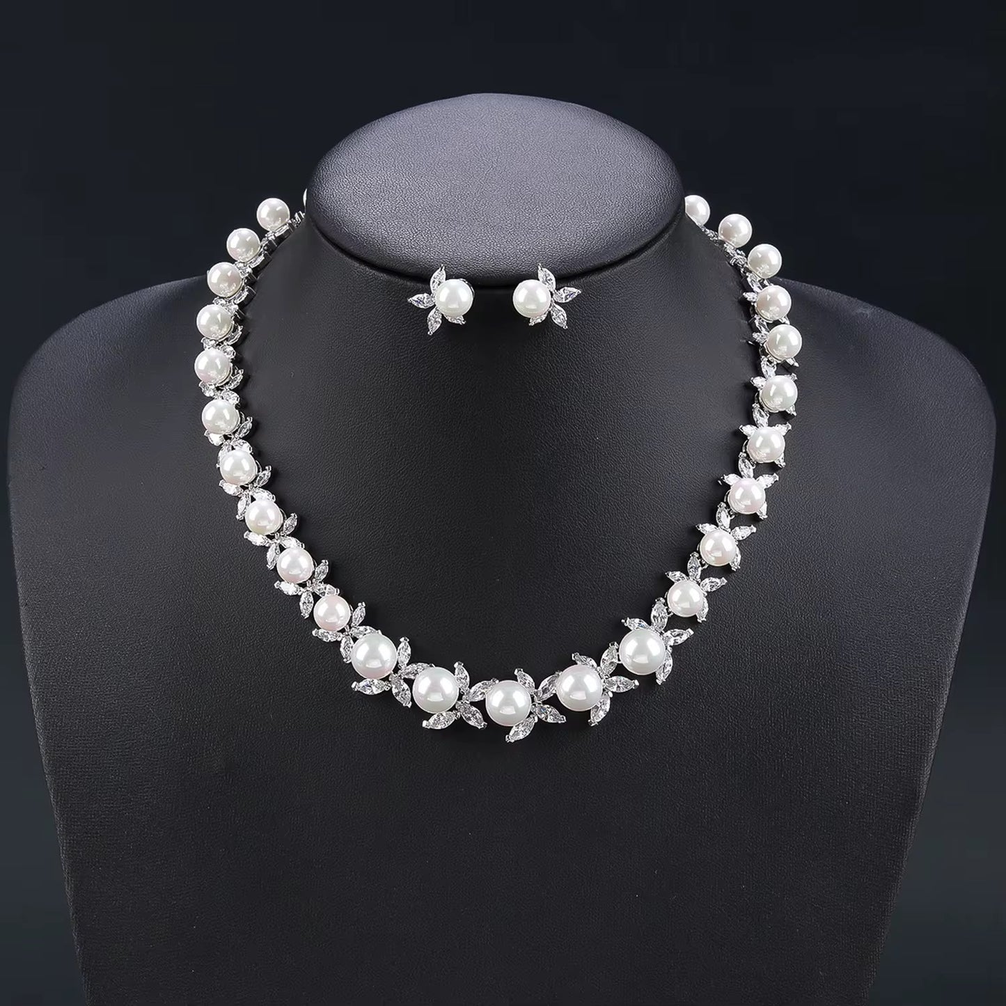 Pearl & Zircon Set with Diamond Brillian