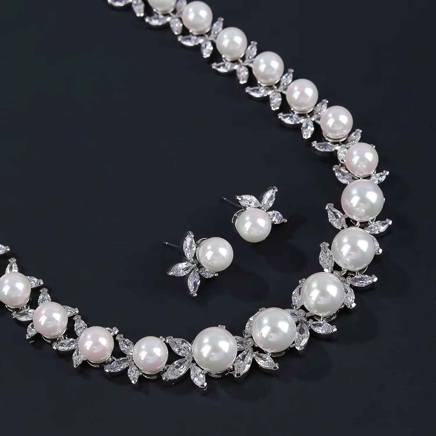 Pearl & Zircon Set with Diamond Brillian