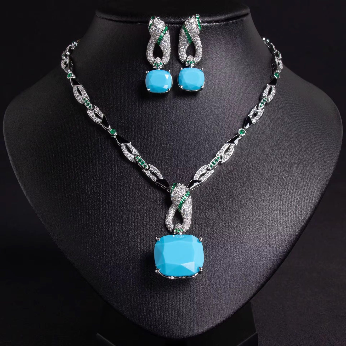 Two-Tone Zircon Set with Diamond Brilliance – Gold & Silver Plated